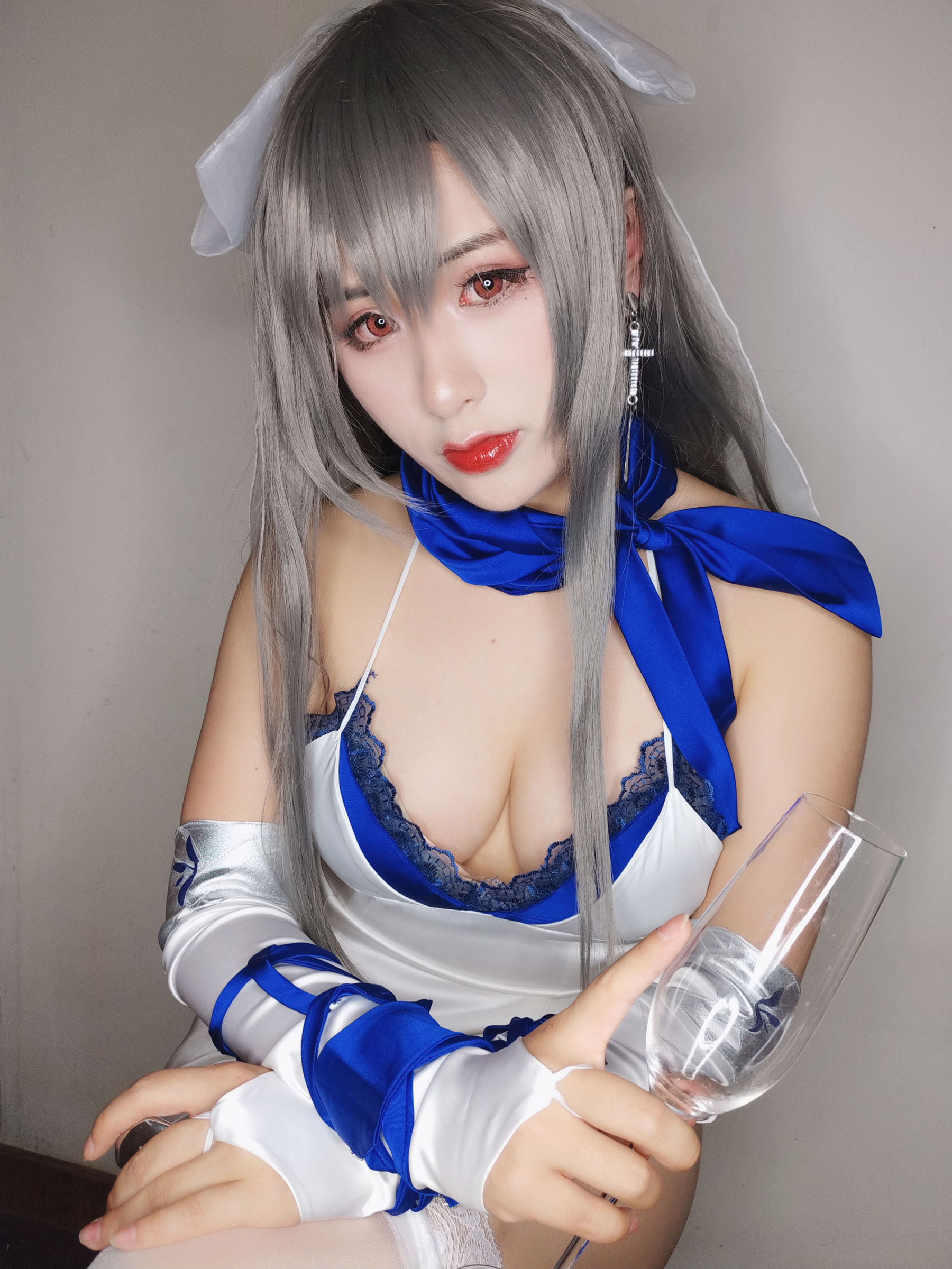 柘烟_Zuken – 路易九世礼服自拍