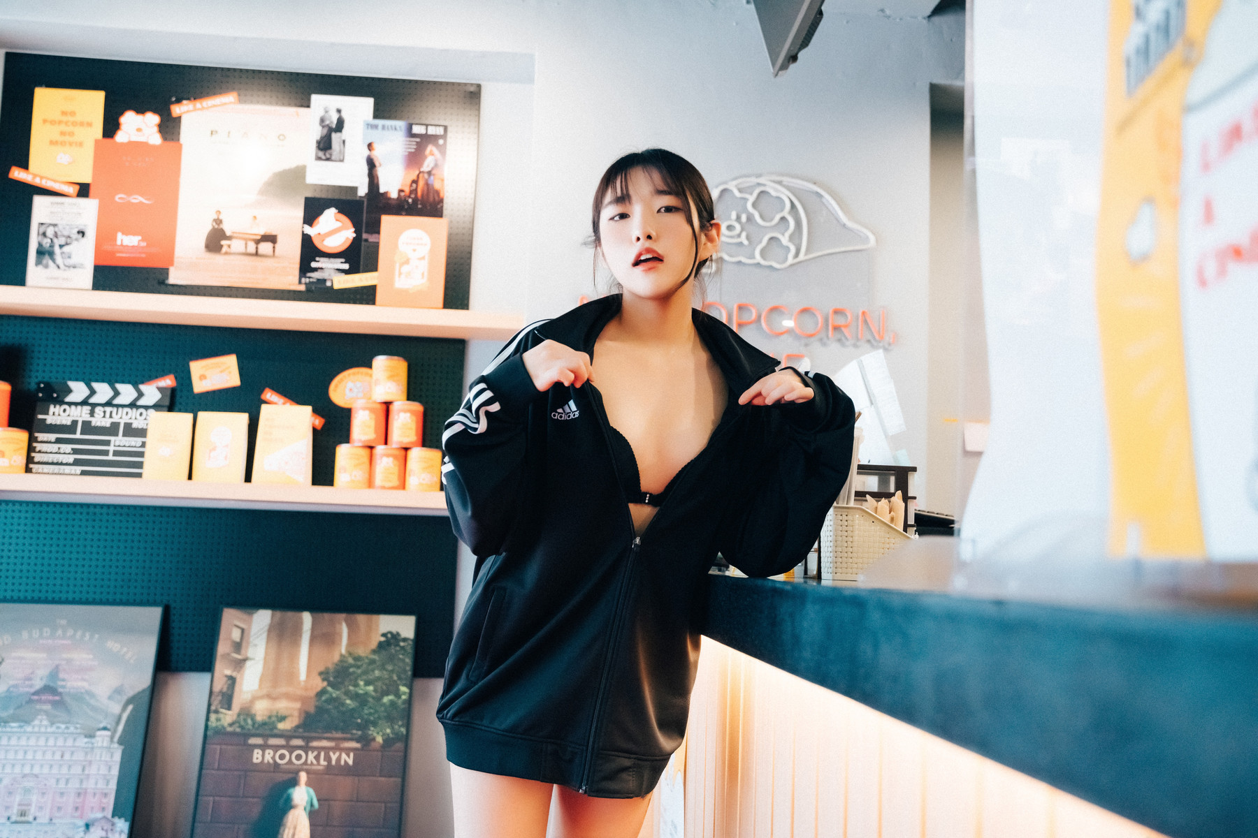 Sonson 손손, [Loozy] Cinema Girl (+S.Ver) Set.01