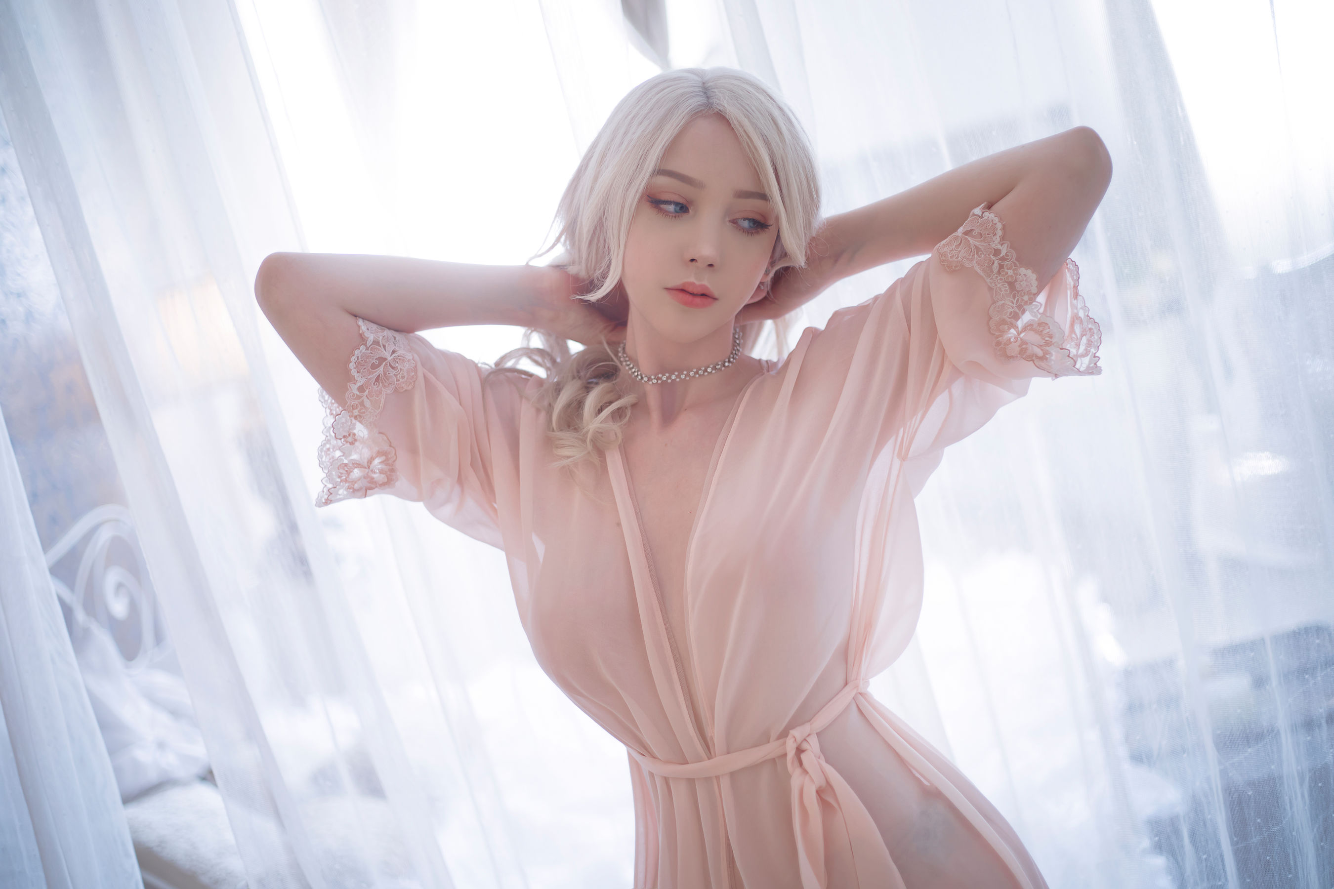 [COS福利] 国外美女SayaTheFox - 粉色套装