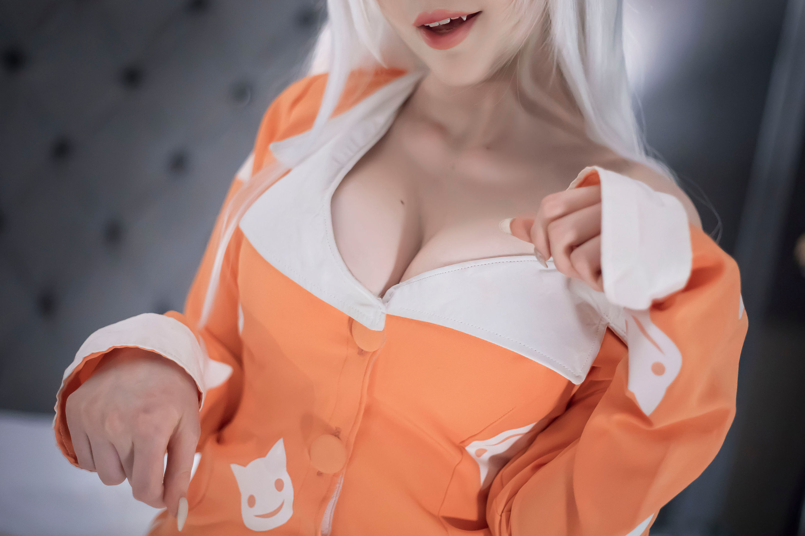 [COS福利] 国外美女SayaTheFox - 白毛狐狸