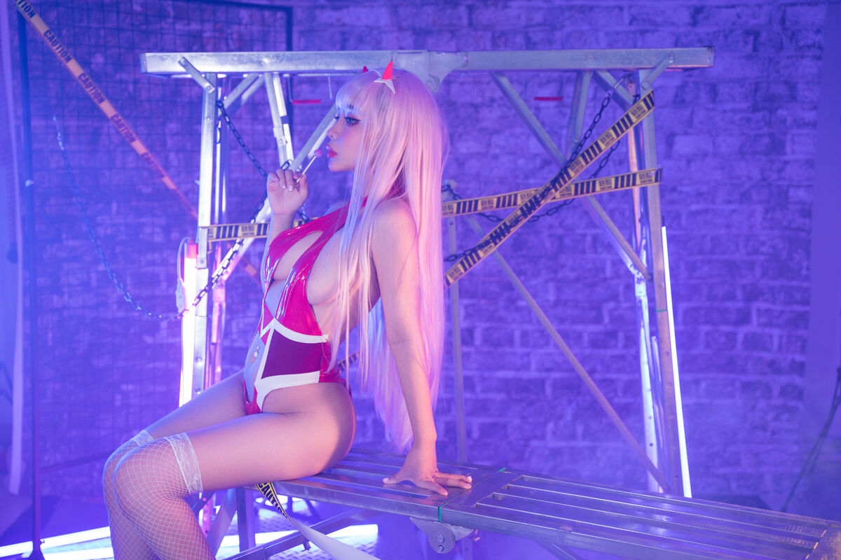 Coser@UmekoJ – ZERO TWO