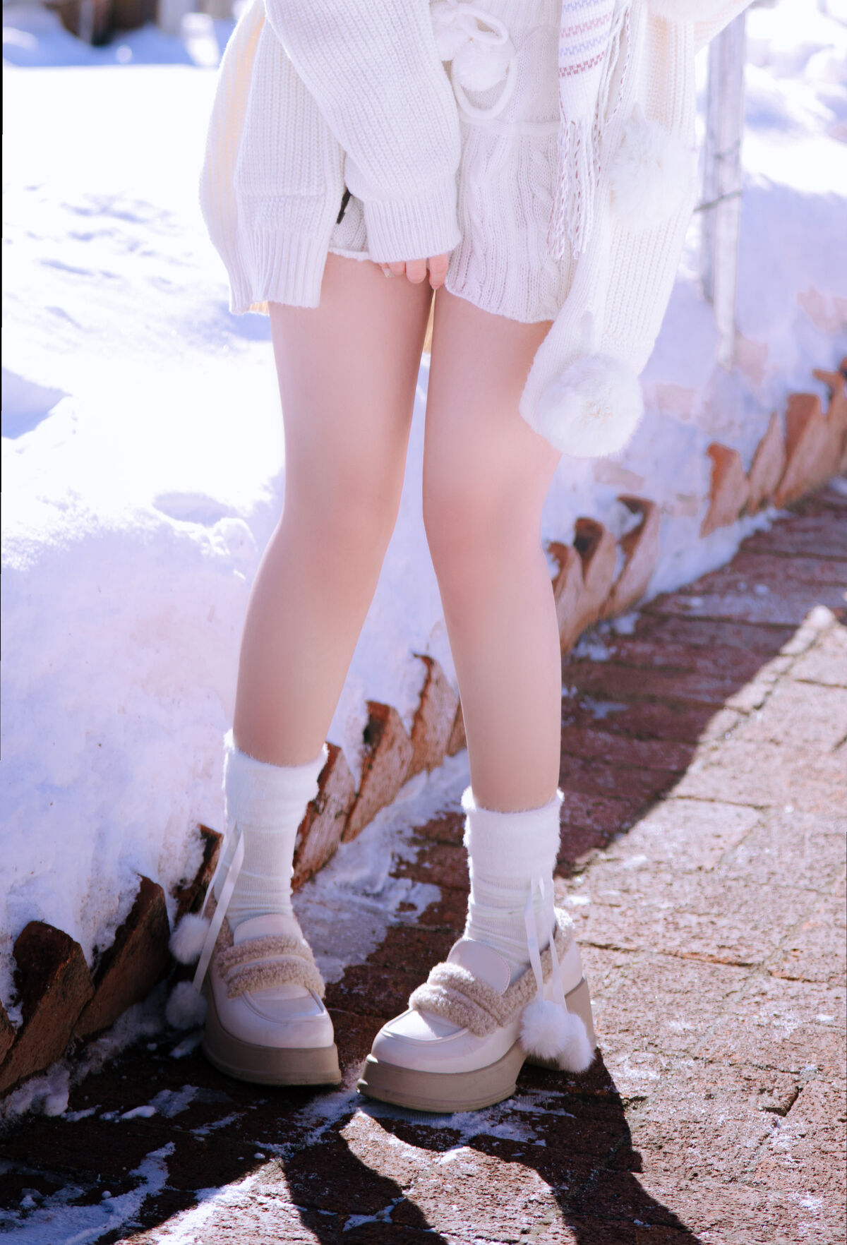 Coser@日奈娇 – 雪地少女 Part1