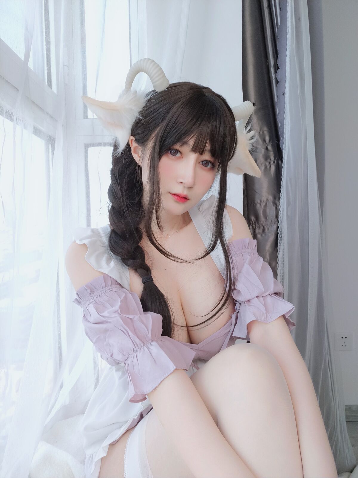 Coser@白银81 – 白丝兔耳女仆 Part1