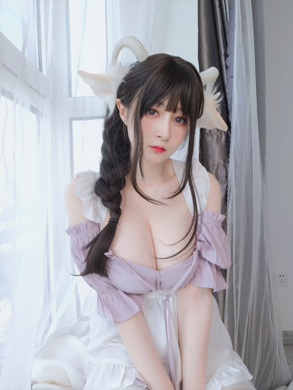 Coser@白银81 – 白丝兔耳女仆 Part1