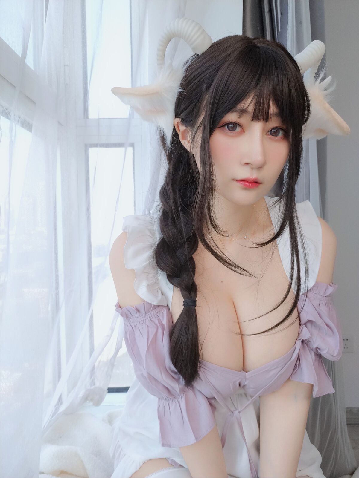 Coser@白银81 – 白丝兔耳女仆 Part1