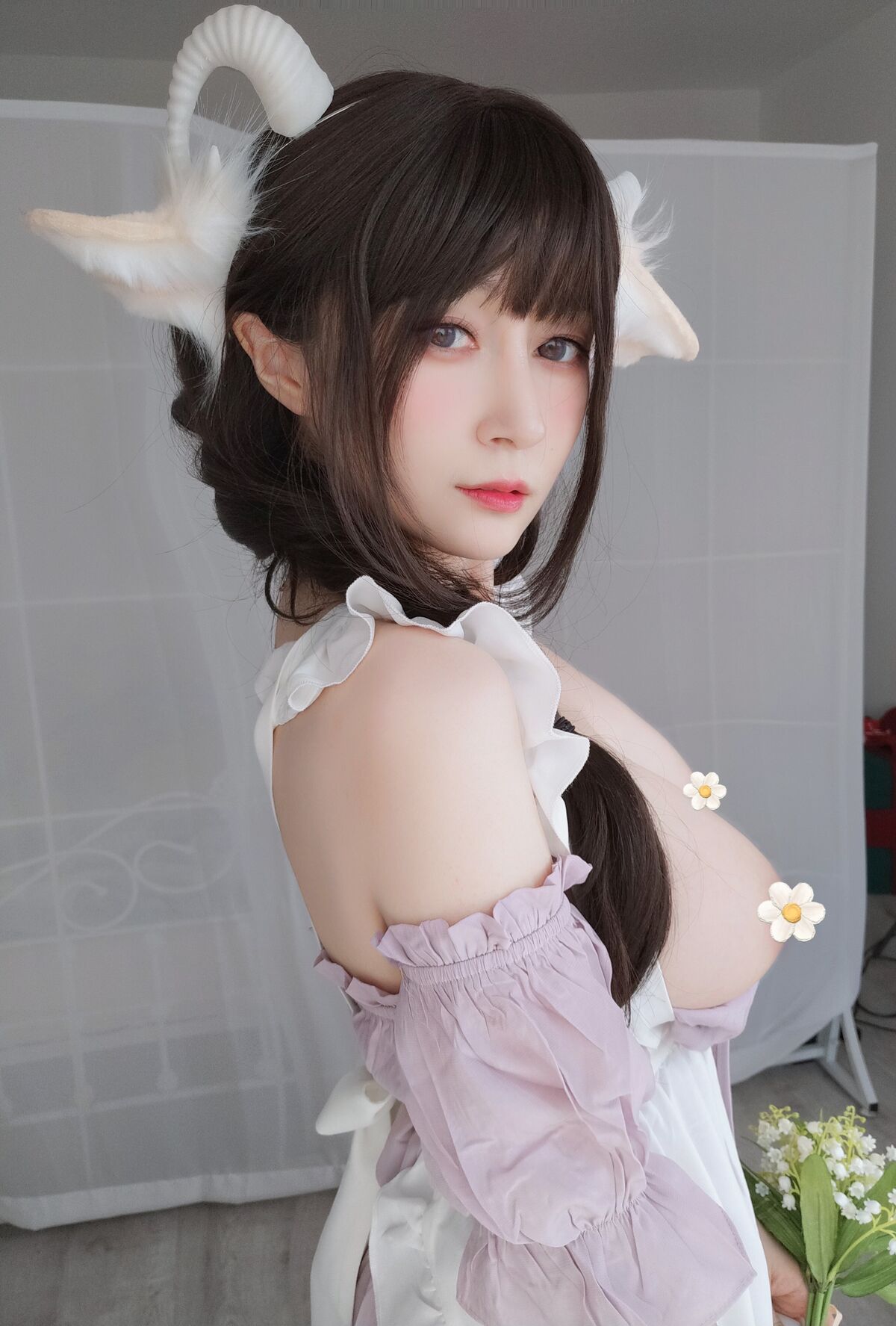 Coser@白银81 – 白丝兔耳女仆 Part2