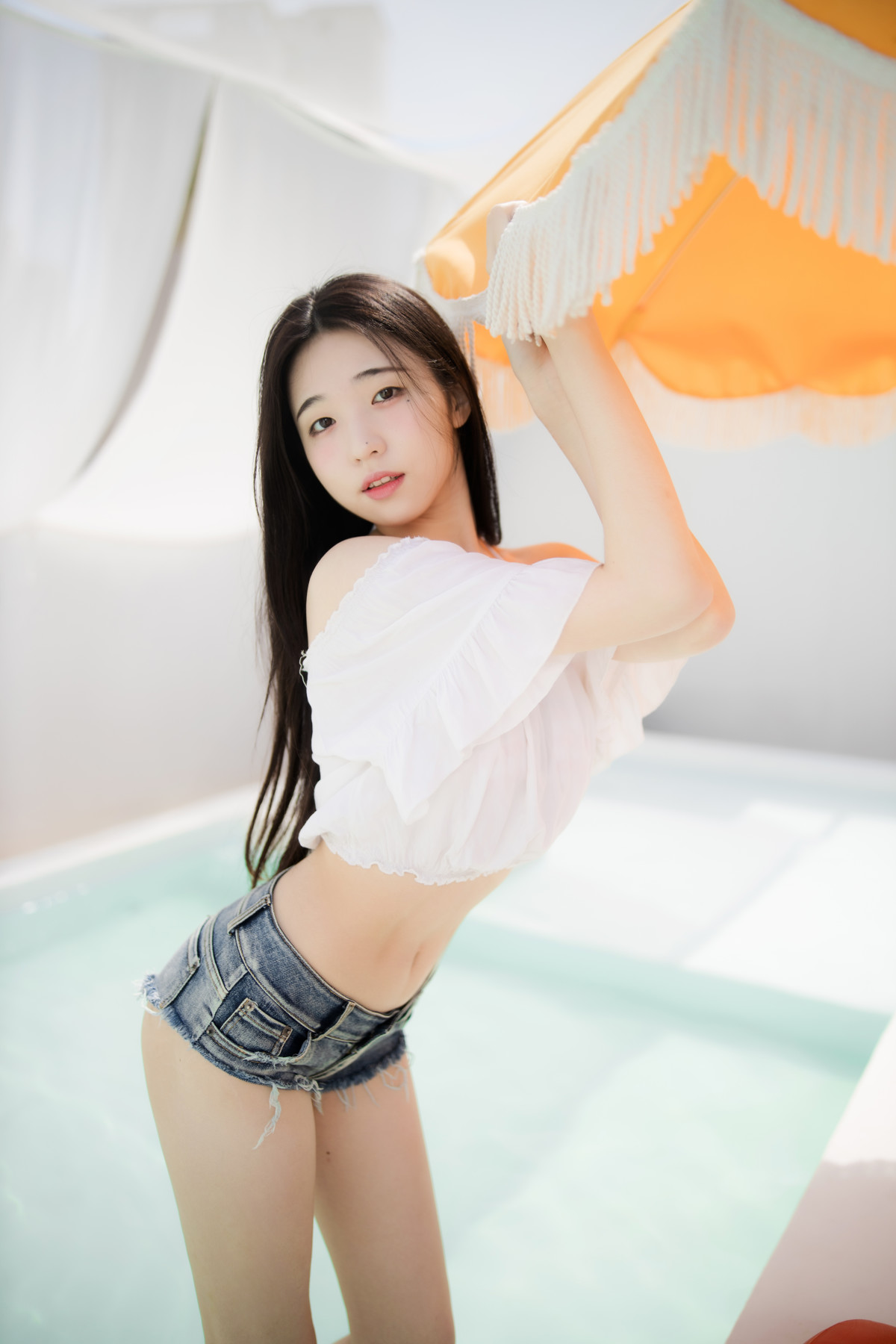 Yeon Woo 연우, Mini Photobook “Vacation”