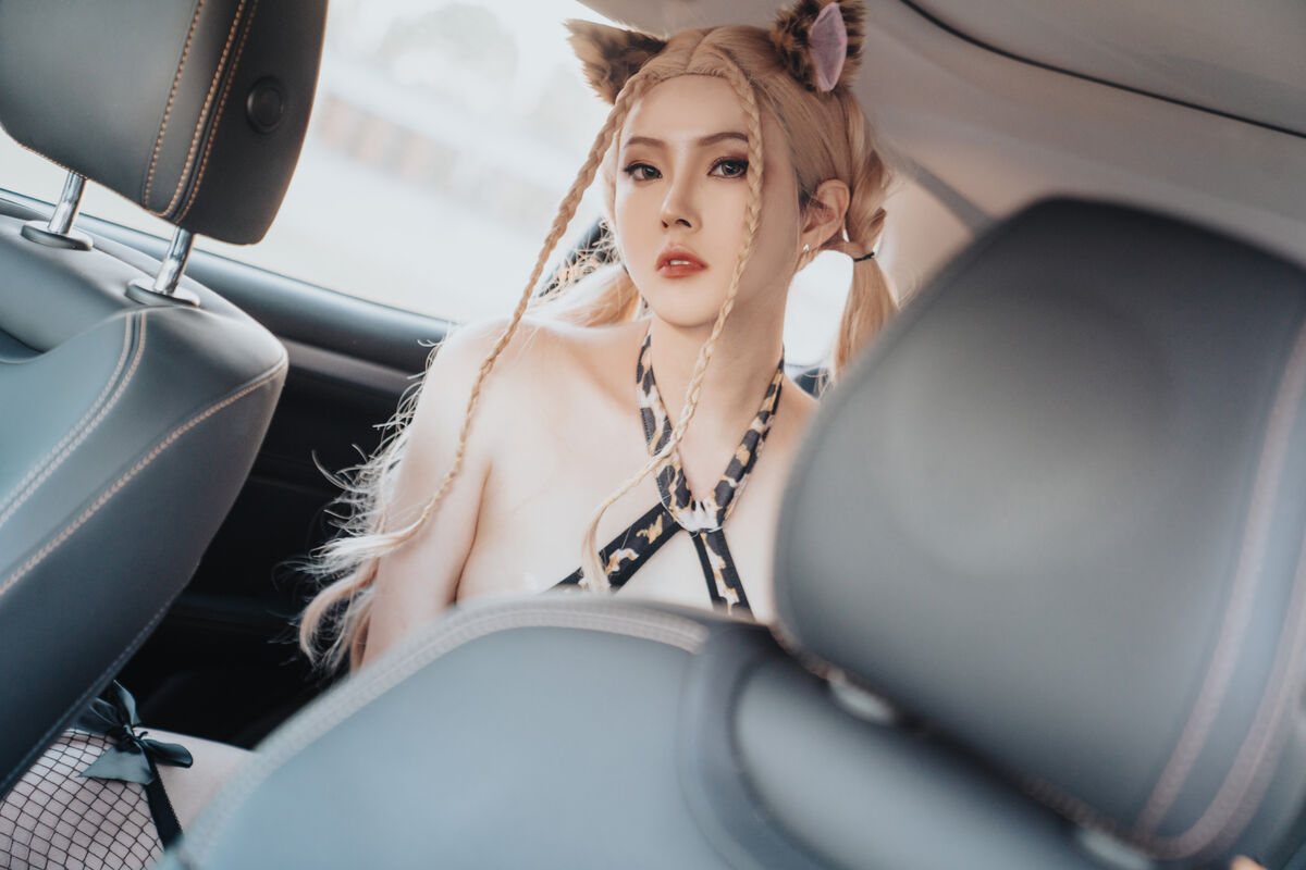 Coser@Natsuko夏夏子 – 豹纹X车