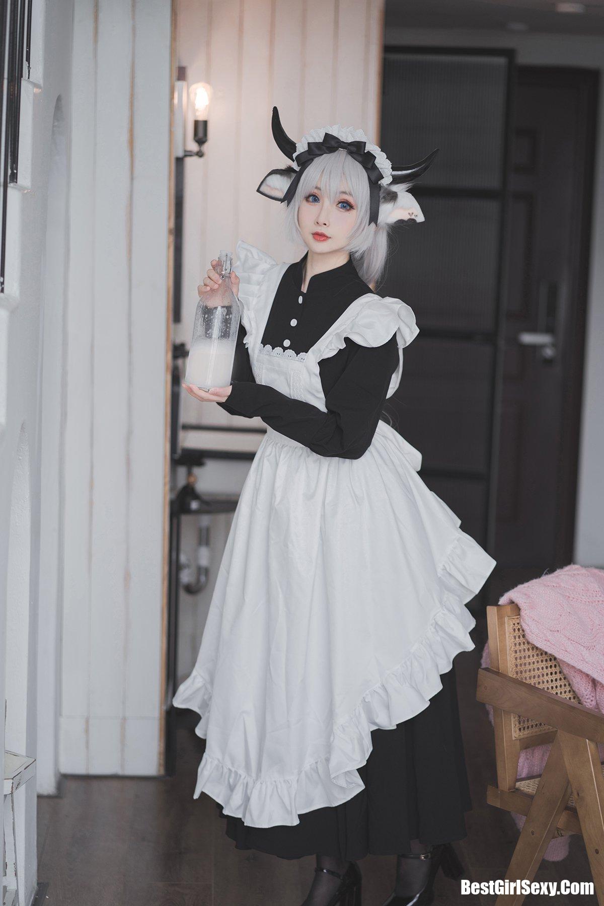 Coser@rioko凉凉子 Vol.063 贴心的奶牛女仆