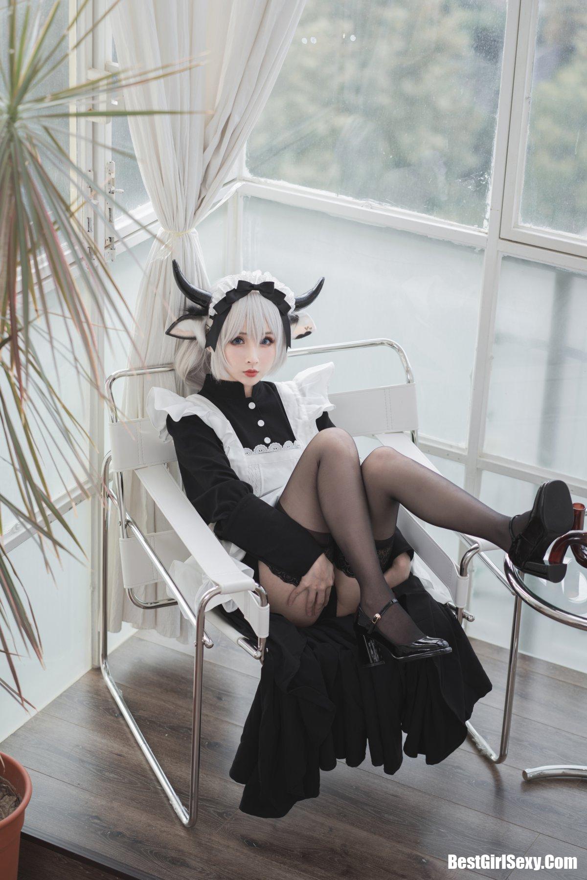 Coser@rioko凉凉子 Vol.063 贴心的奶牛女仆