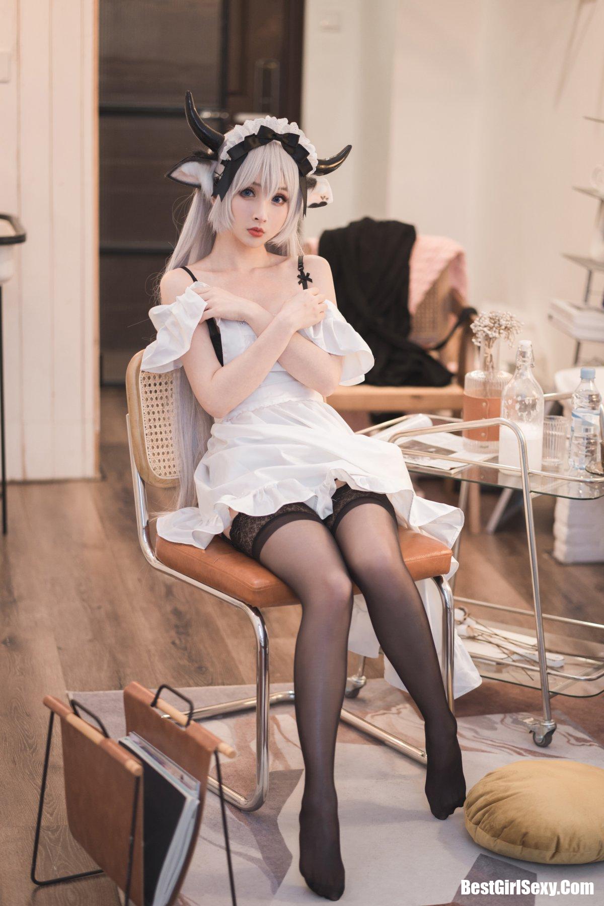 Coser@rioko凉凉子 Vol.063 贴心的奶牛女仆