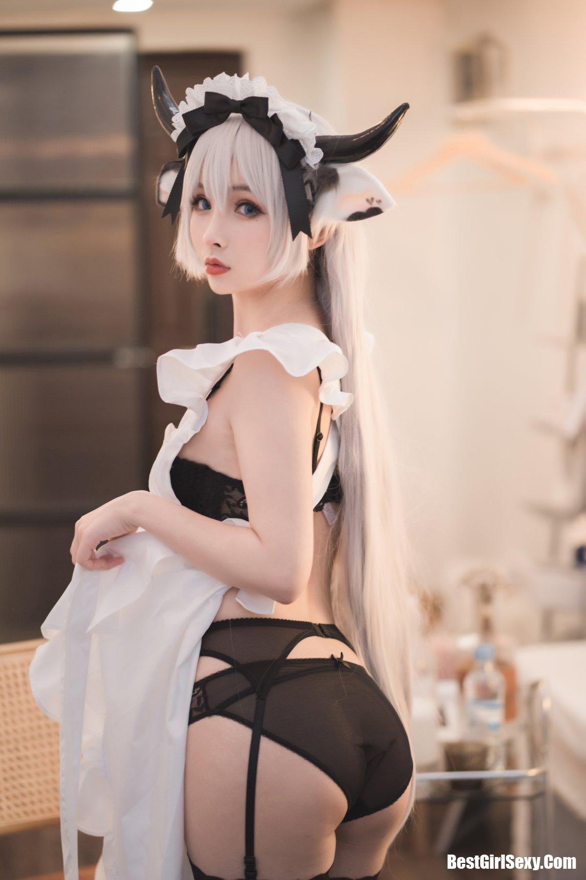 Coser@rioko凉凉子 Vol.063 贴心的奶牛女仆