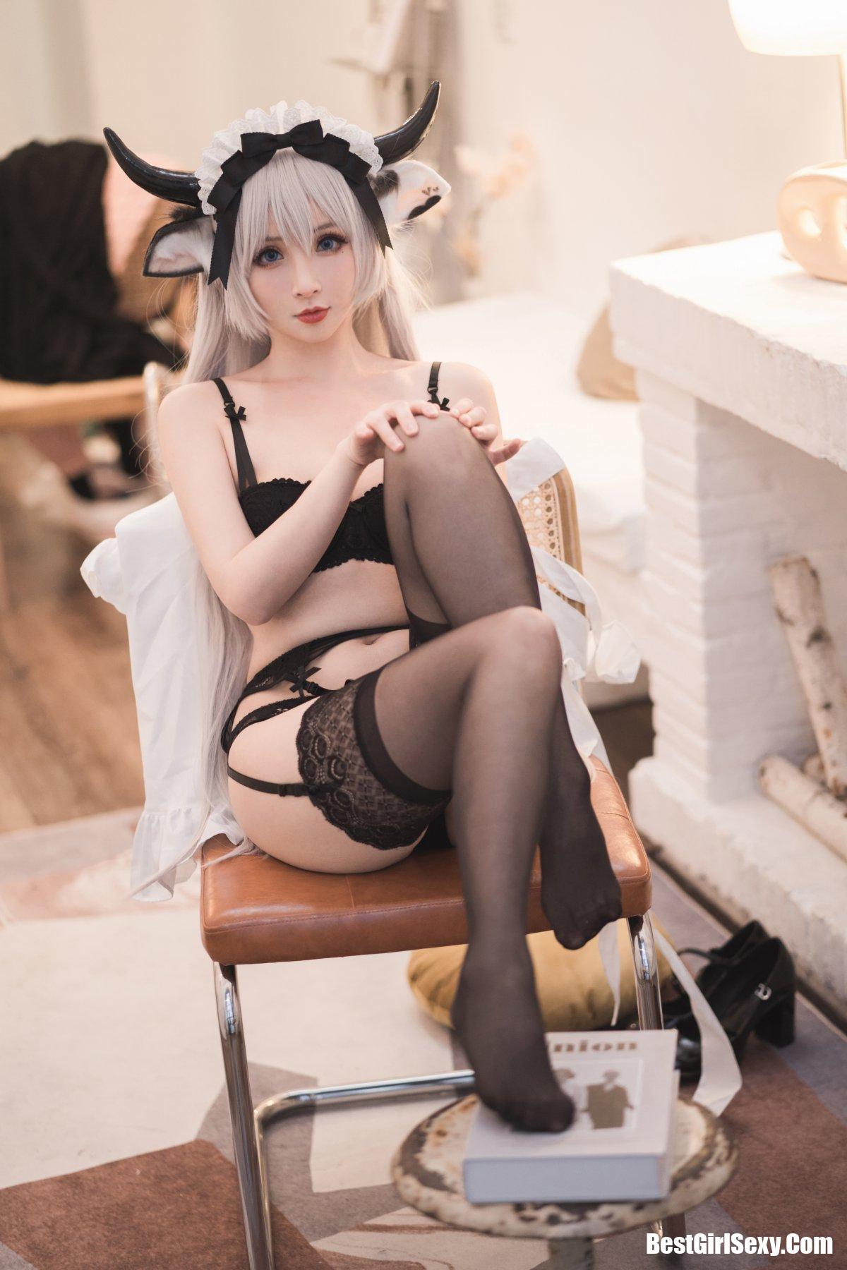 Coser@rioko凉凉子 Vol.063 贴心的奶牛女仆