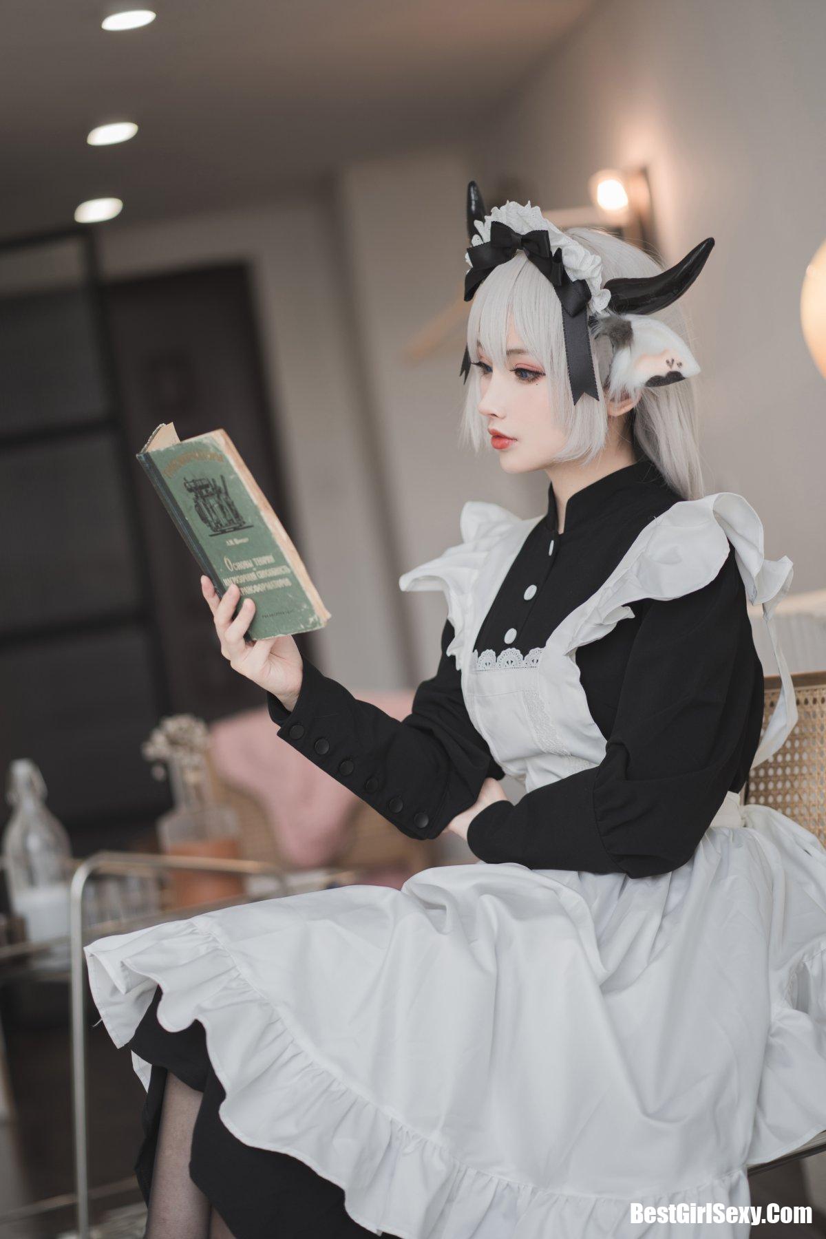 Coser@rioko凉凉子 Vol.063 贴心的奶牛女仆