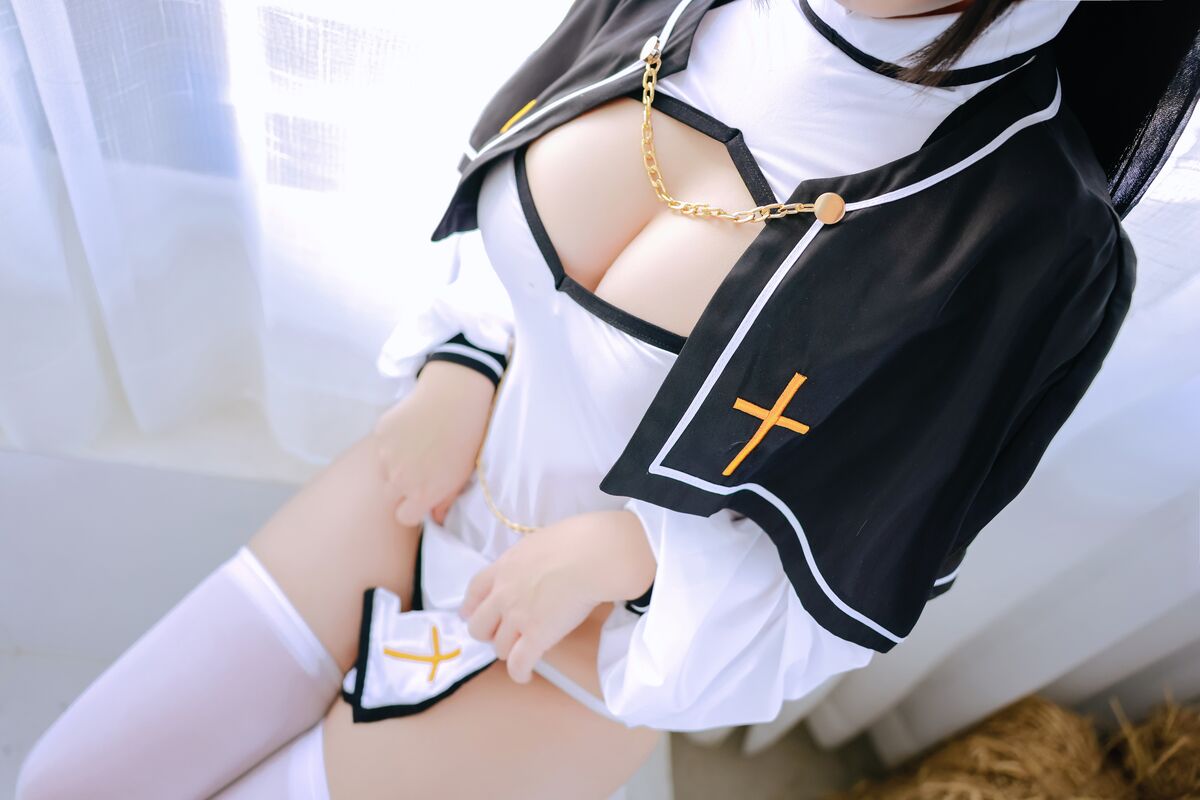 Coser@日奈娇 – 修女 Part1