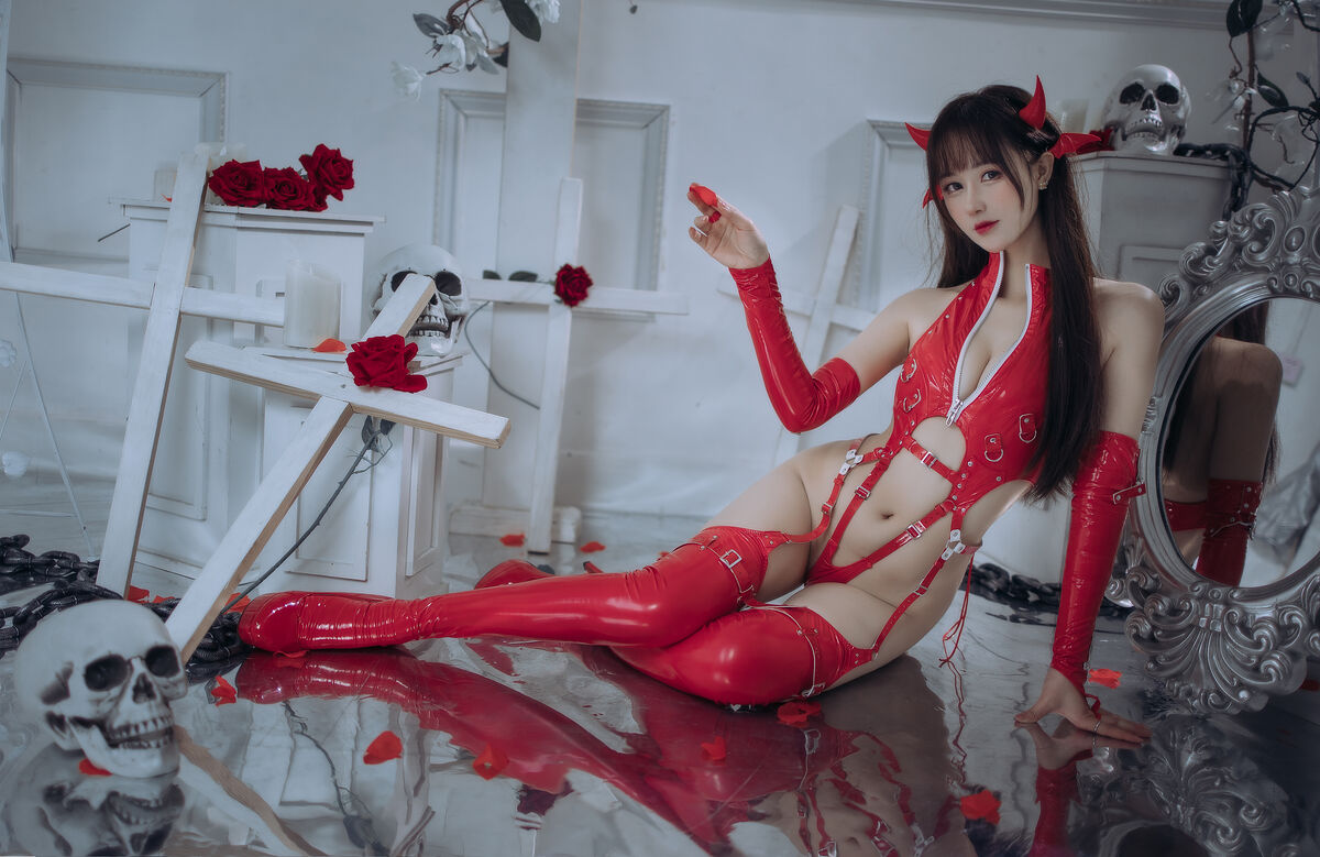 Coser@羽生三未 – 红色胶衣小恶魔