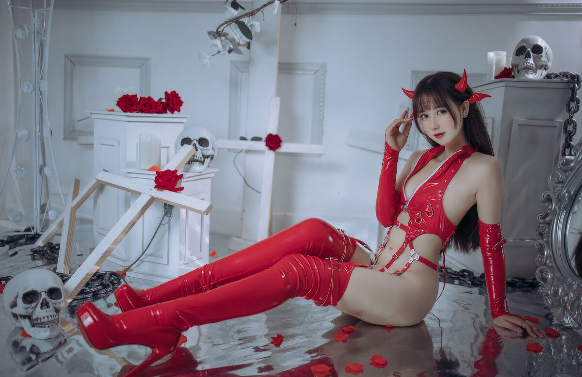 Coser@羽生三未 – 红色胶衣小恶魔