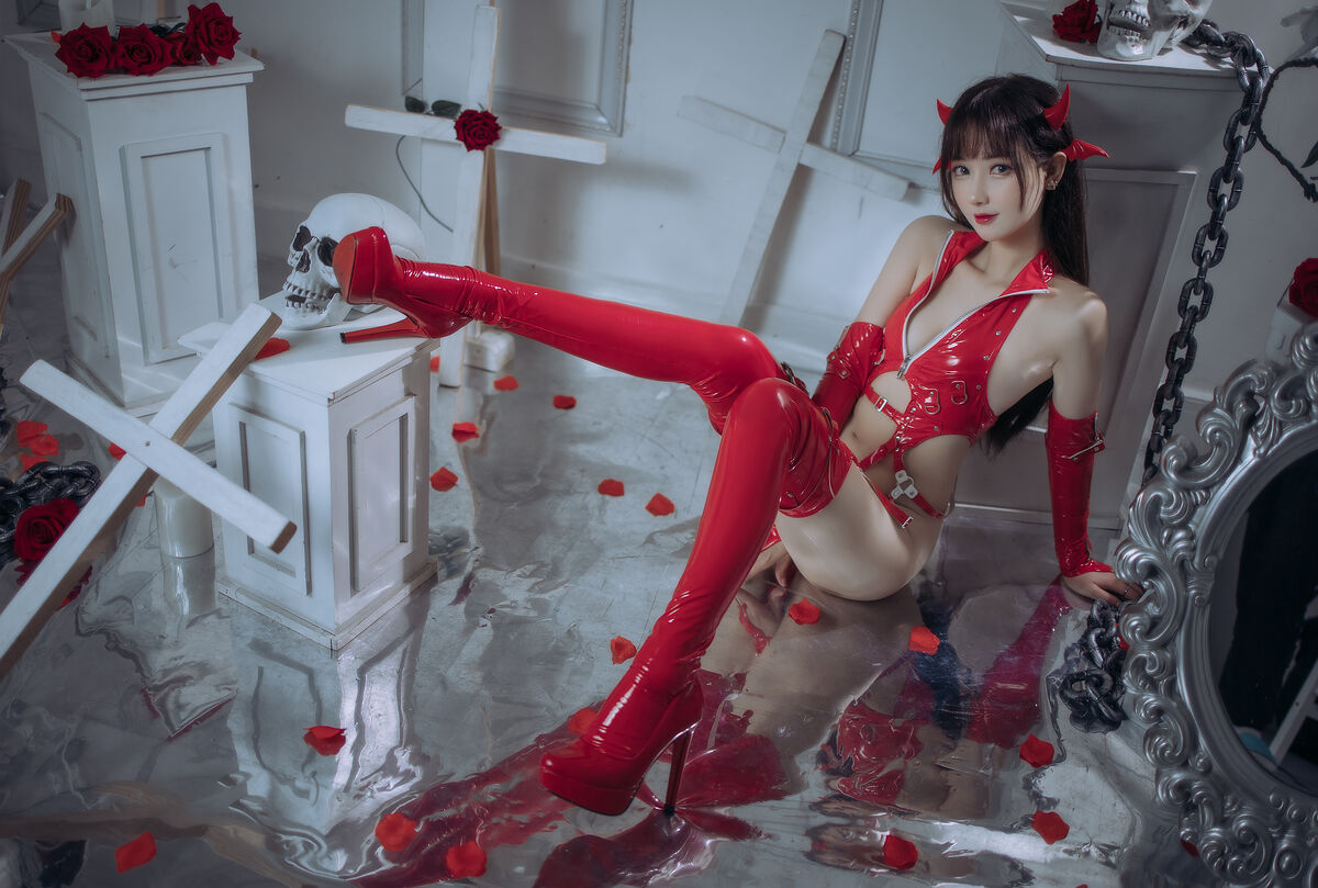 Coser@羽生三未 – 红色胶衣小恶魔