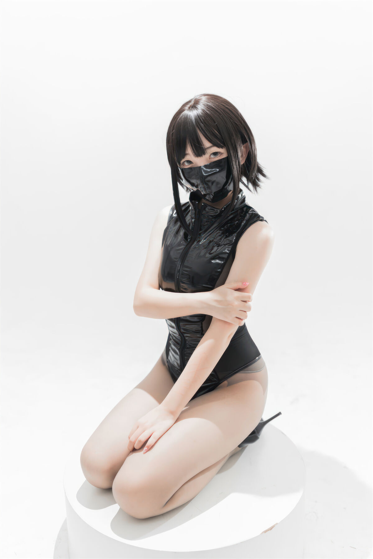 Coser@花铃 – 灰丝皮衣