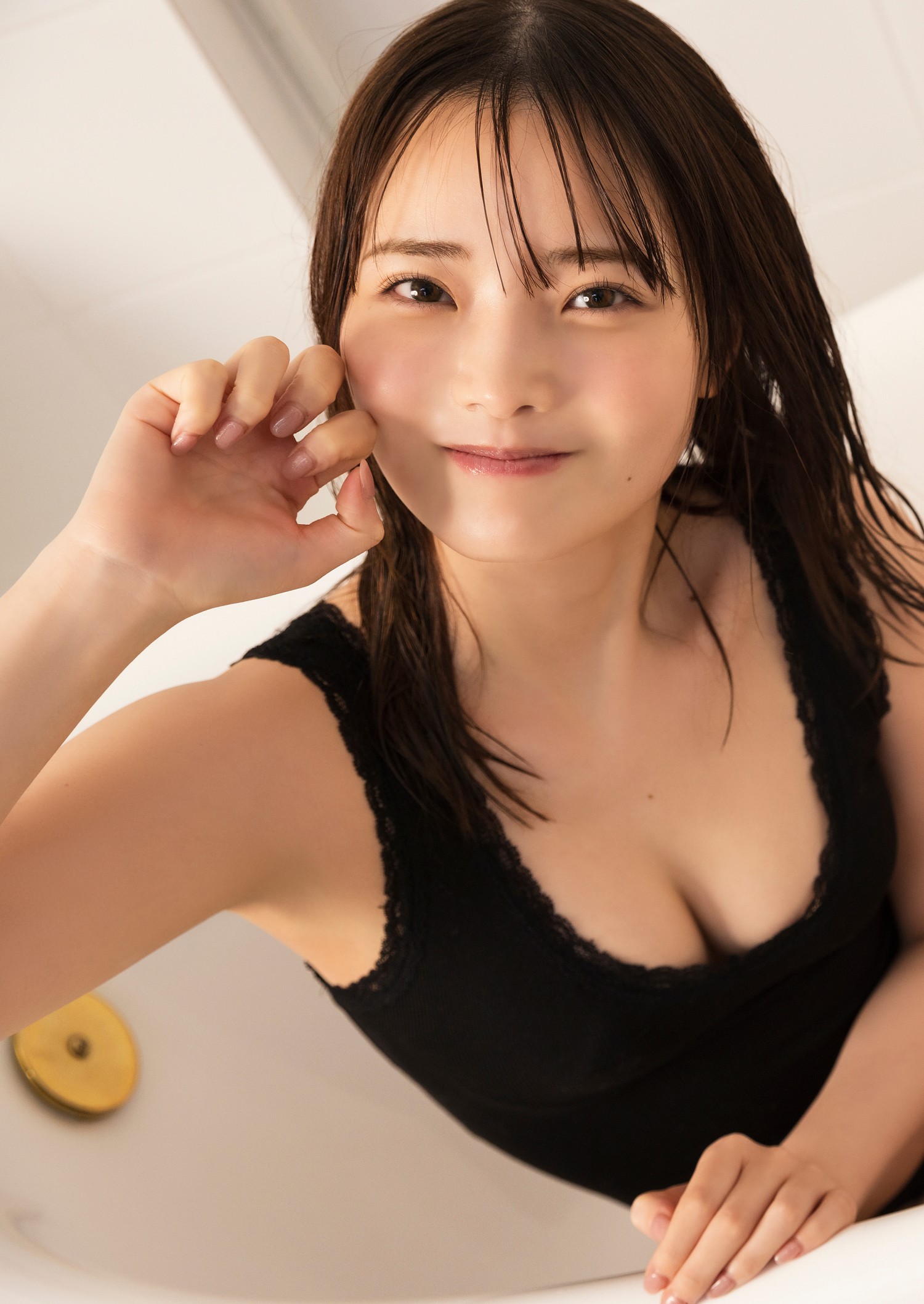 Himeka Araya 新谷姫加, 週プレ Photo Book 「猫っぽい彼女を抱きしめたい」 Set.01