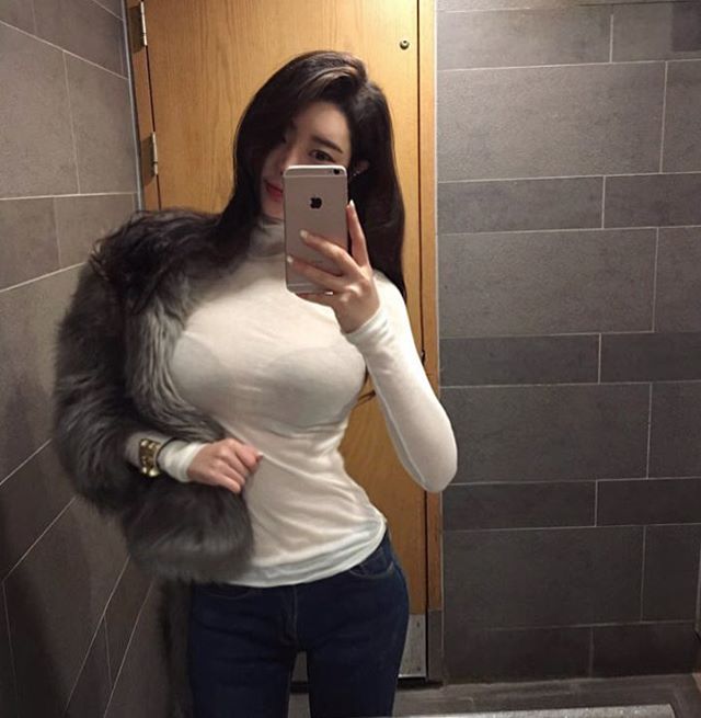 Ih Dressroom Bikini Picture and Photo