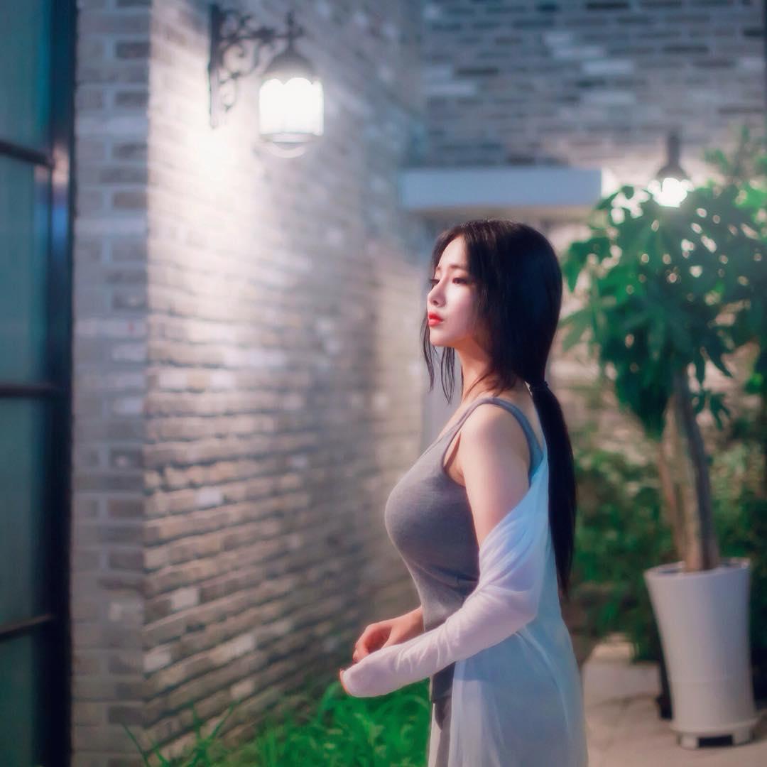 Jeee622 Huge Boobs Body Picture and Photo