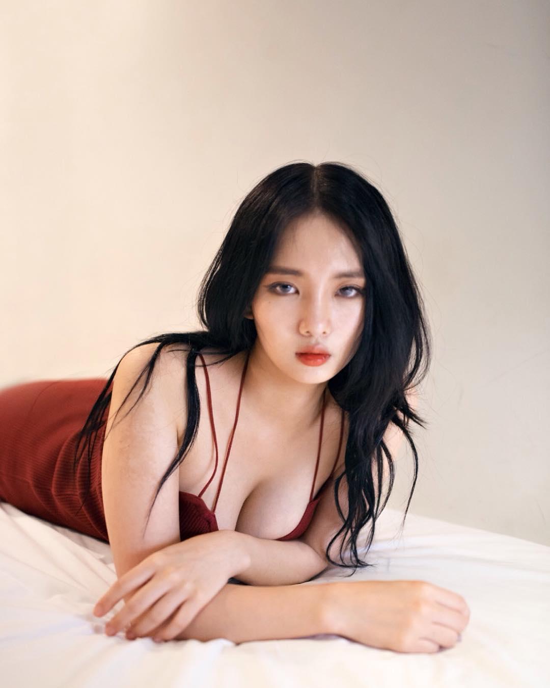Jeee622 Huge Boobs Body Picture and Photo