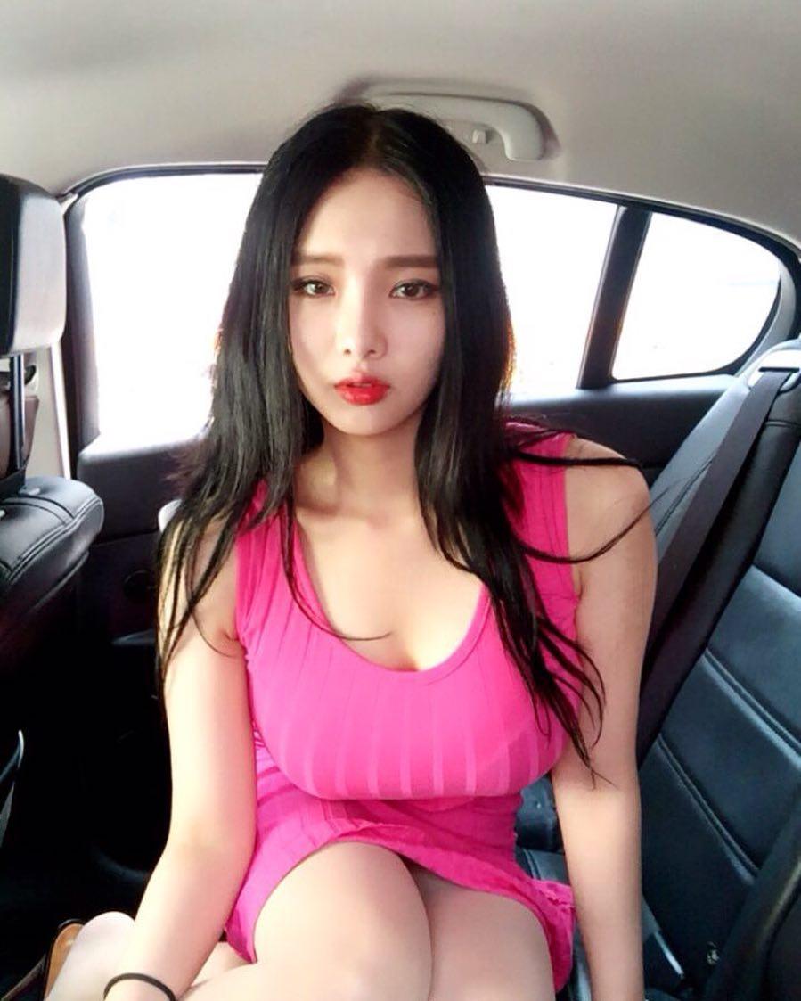 Jeee622 Huge Boobs Body Picture and Photo