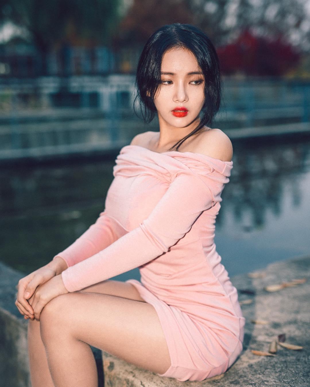 Jeee622 Huge Boobs Body Picture and Photo