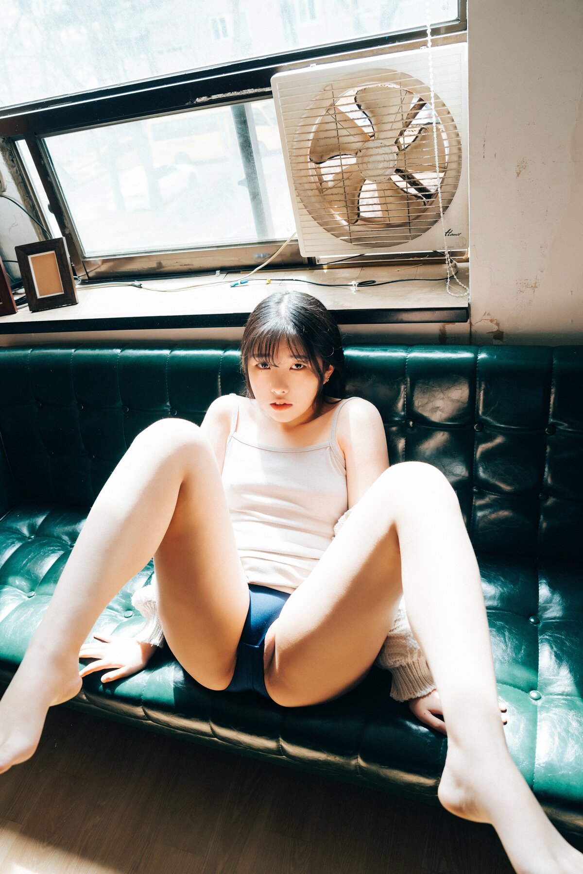 Loozy Sonson 손손 – Comic Shop Girl S.Ver A