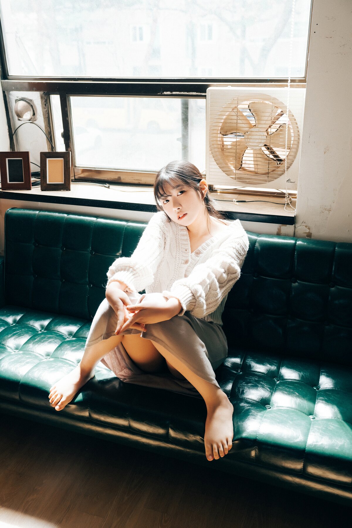 Loozy Sonson 손손 – Comic Shop Girl S.Ver A