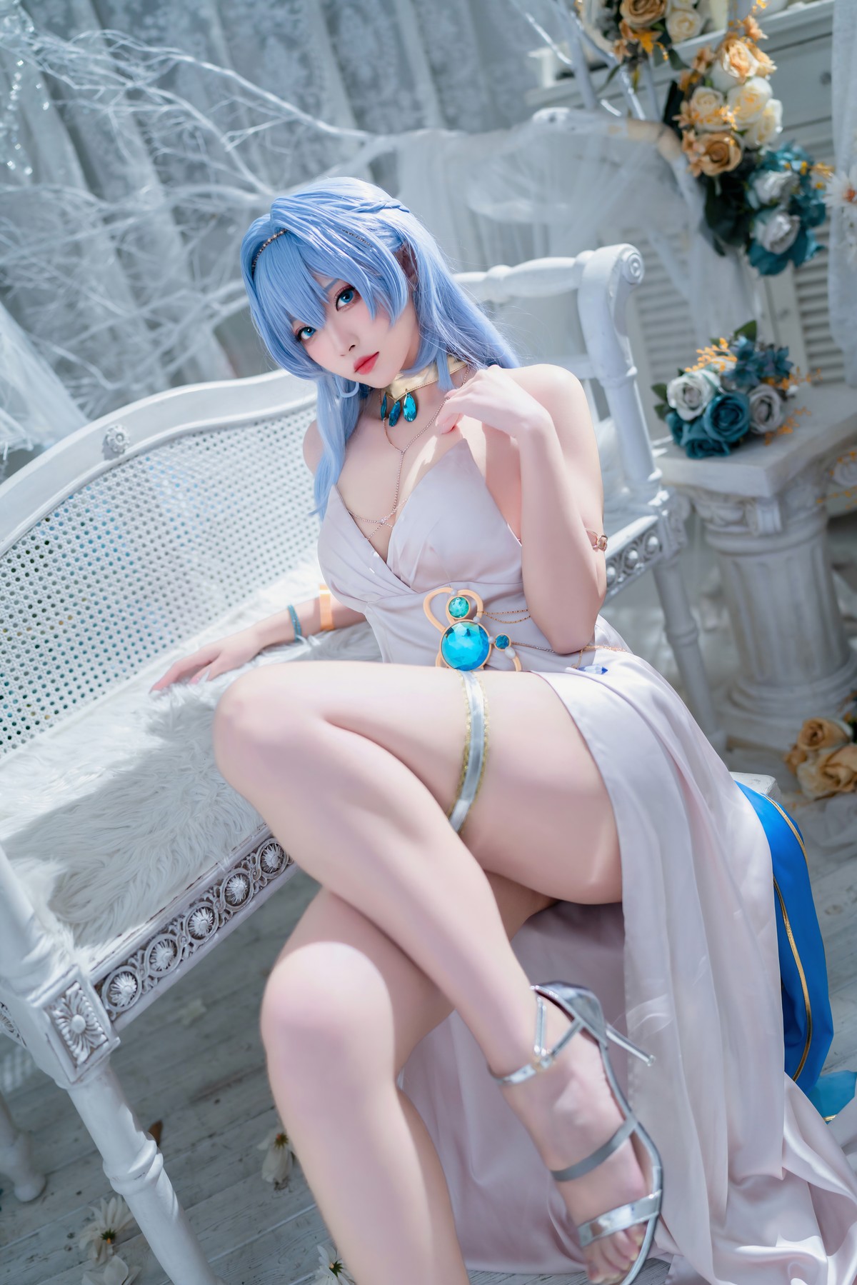 Cosplay 宮本桜 Nikke胜利女神 海伦娜礼服
