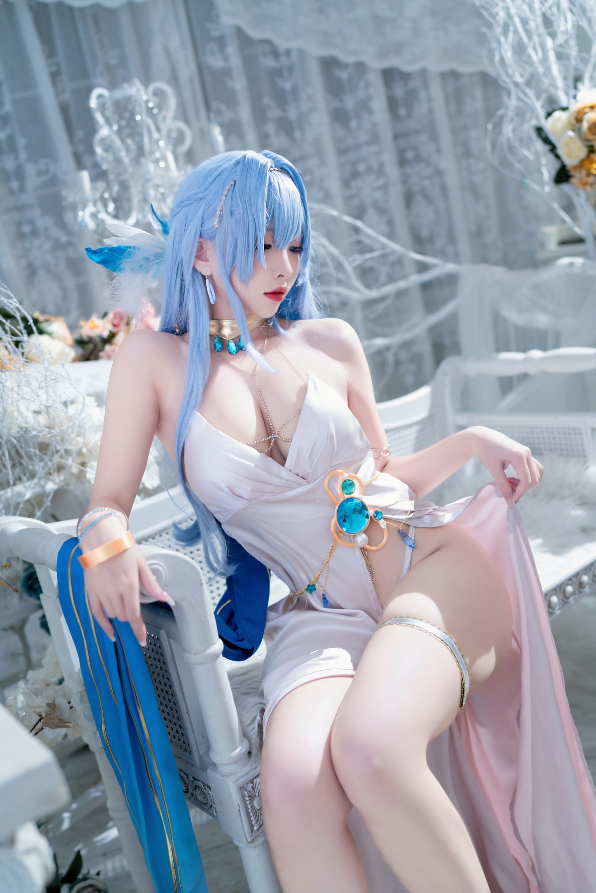 Cosplay 宮本桜 Nikke胜利女神 海伦娜礼服