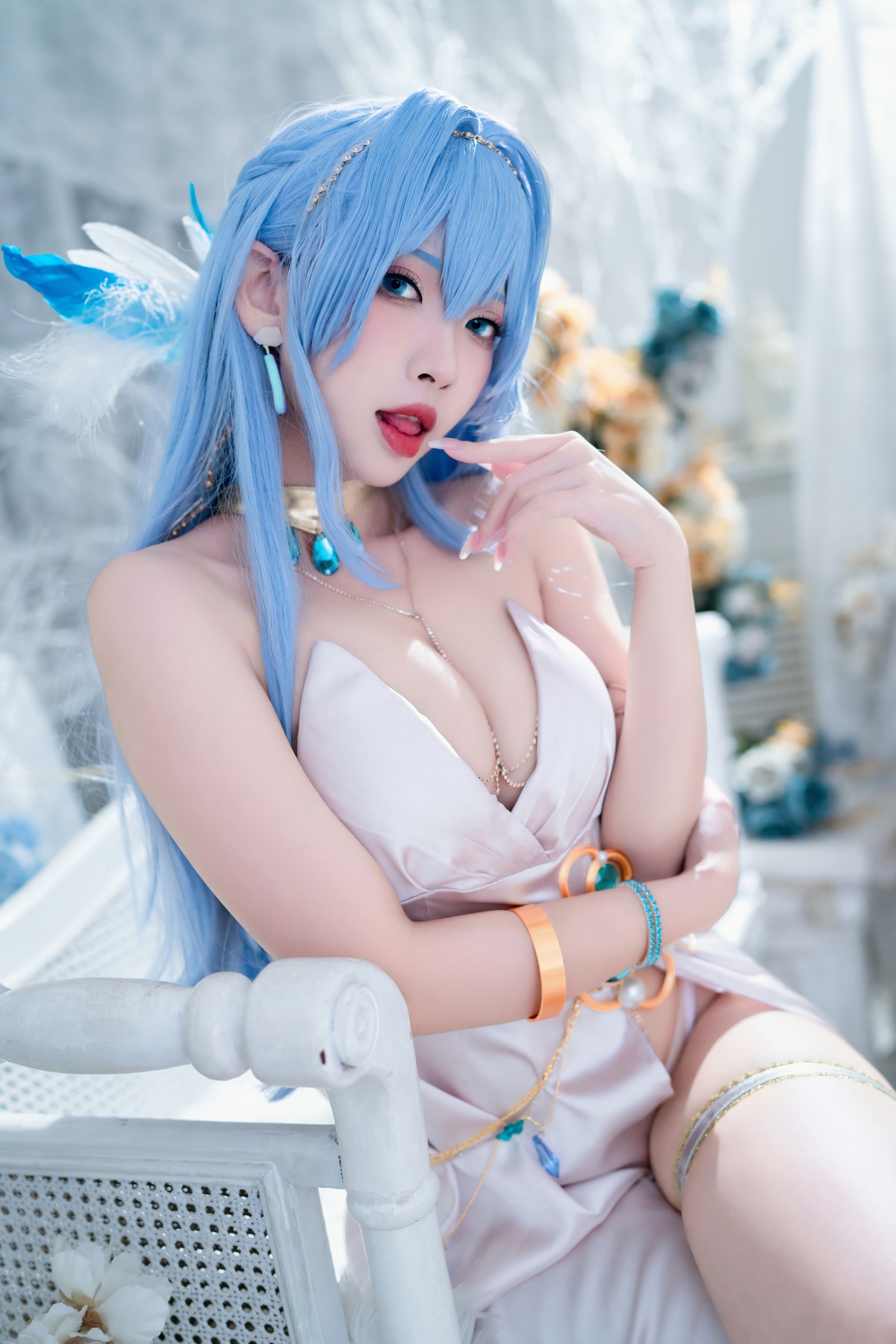 Cosplay 宮本桜 Nikke胜利女神 海伦娜礼服