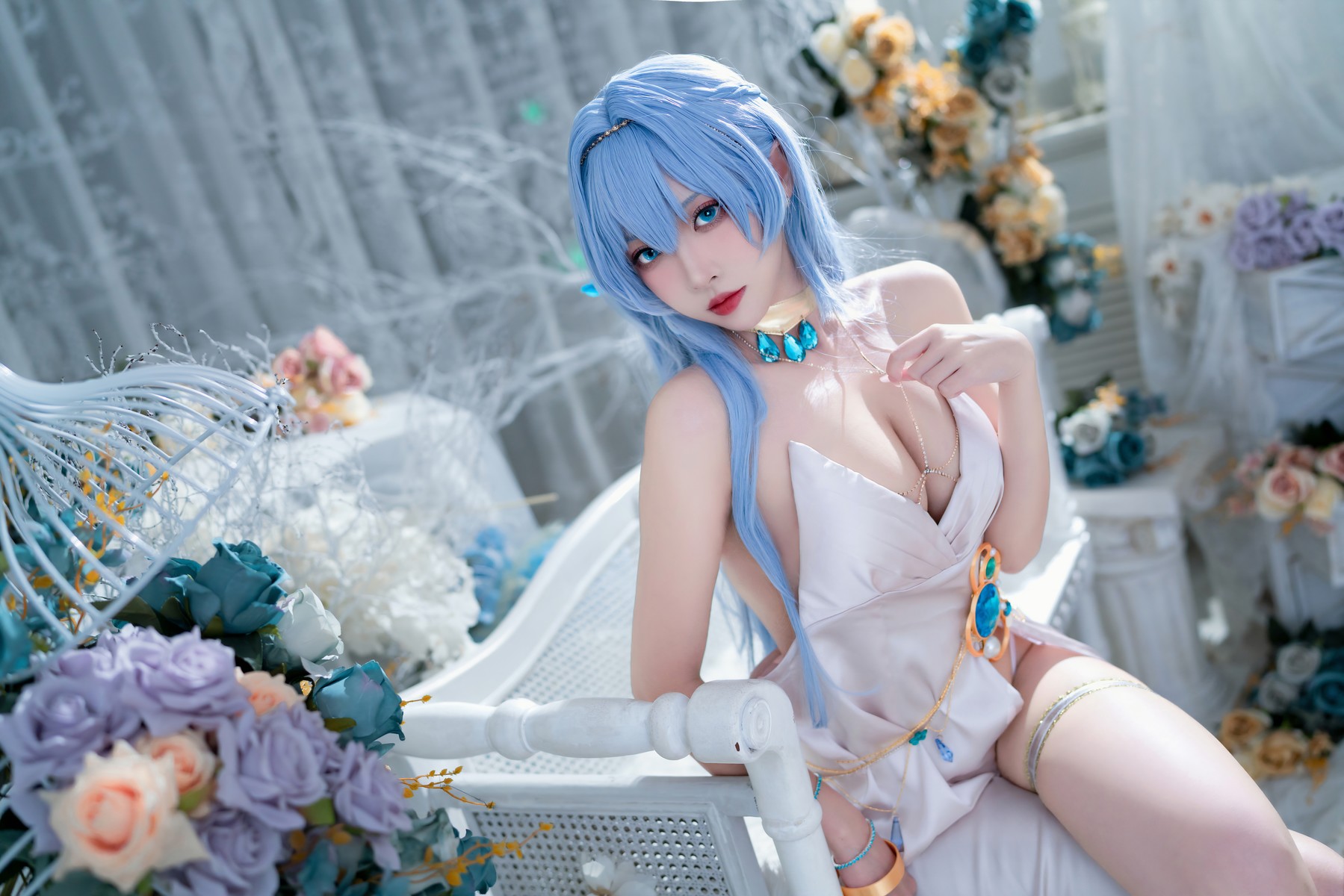 Cosplay 宮本桜 Nikke胜利女神 海伦娜礼服