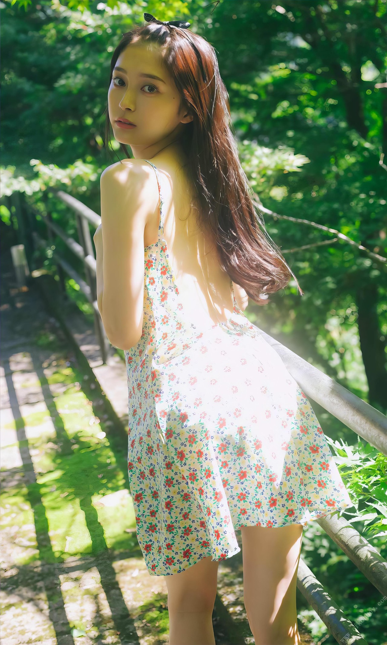 Rina Koyama 小山璃奈, 周プレ Photo Book 「红い花」 Set.01