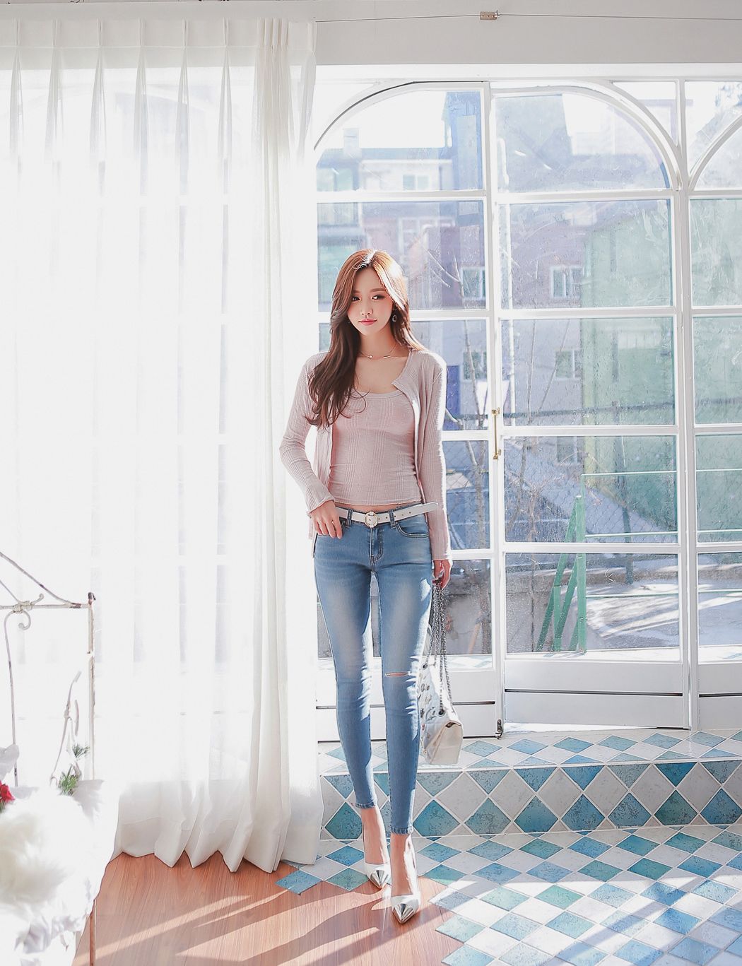 Son Yoon Joo 2017 Beautiful Legs Temperament Picture and Photo 51 Son Yoon Joo 2017 Beautiful Legs Temperament Picture and Photo