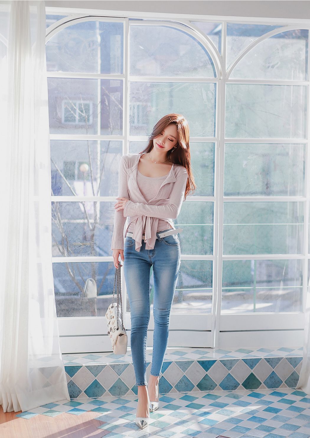 Son Yoon Joo 2017 Beautiful Legs Temperament Picture and Photo 59 Son Yoon Joo 2017 Beautiful Legs Temperament Picture and Photo