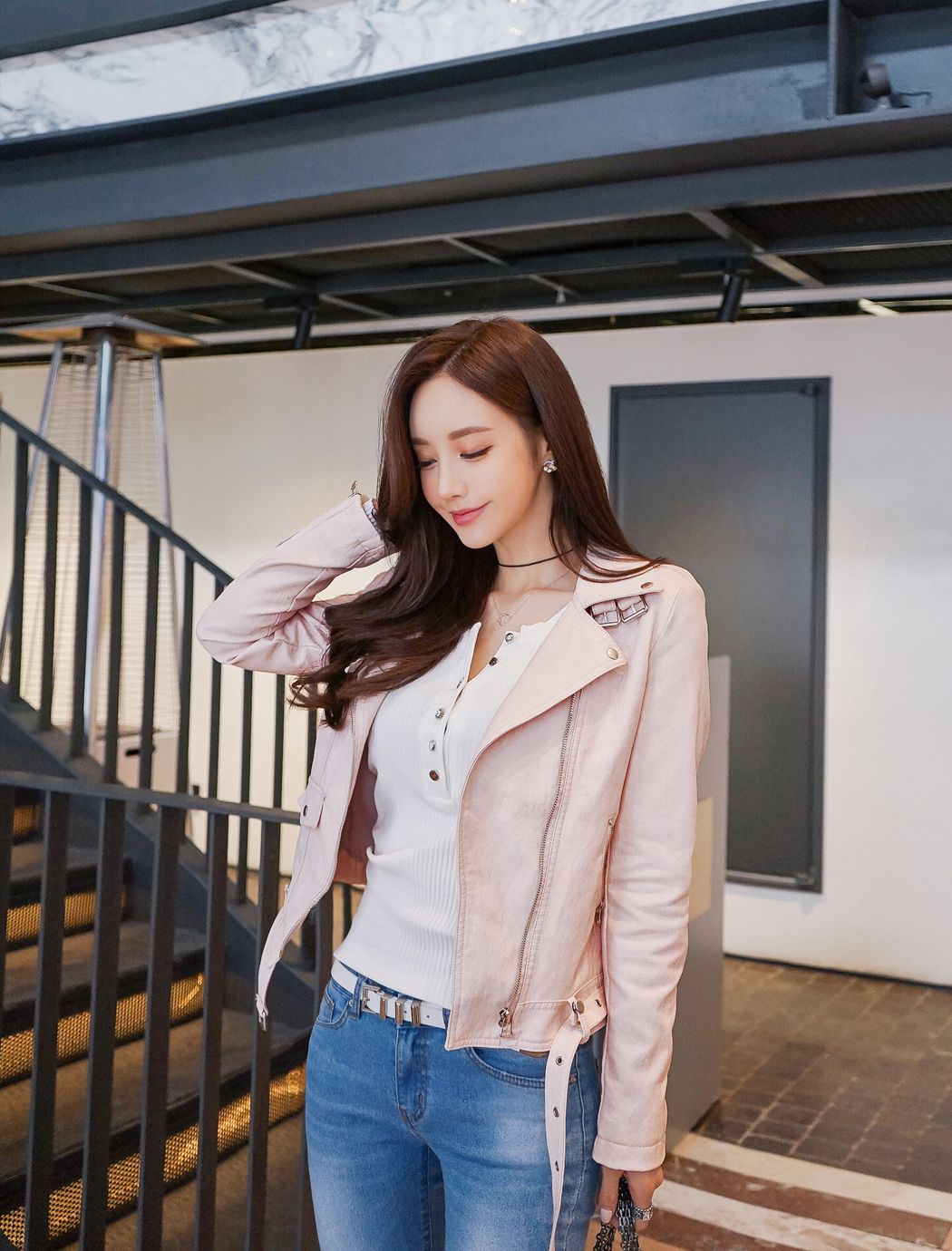 Son Yoon Joo 2017 Beautiful Legs Temperament Picture and Photo 63 Son Yoon Joo 2017 Beautiful Legs Temperament Picture and Photo