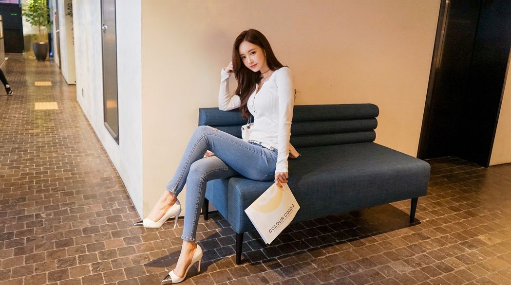 Son Yoon Joo 2017 Beautiful Legs Temperament Picture and Photo 64 Son Yoon Joo 2017 Beautiful Legs Temperament Picture and Photo