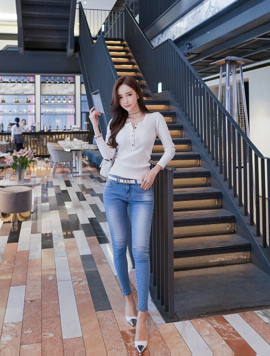 Son Yoon Joo 2017 Beautiful Legs Temperament Picture and Photo 66 Son Yoon Joo 2017 Beautiful Legs Temperament Picture and Photo