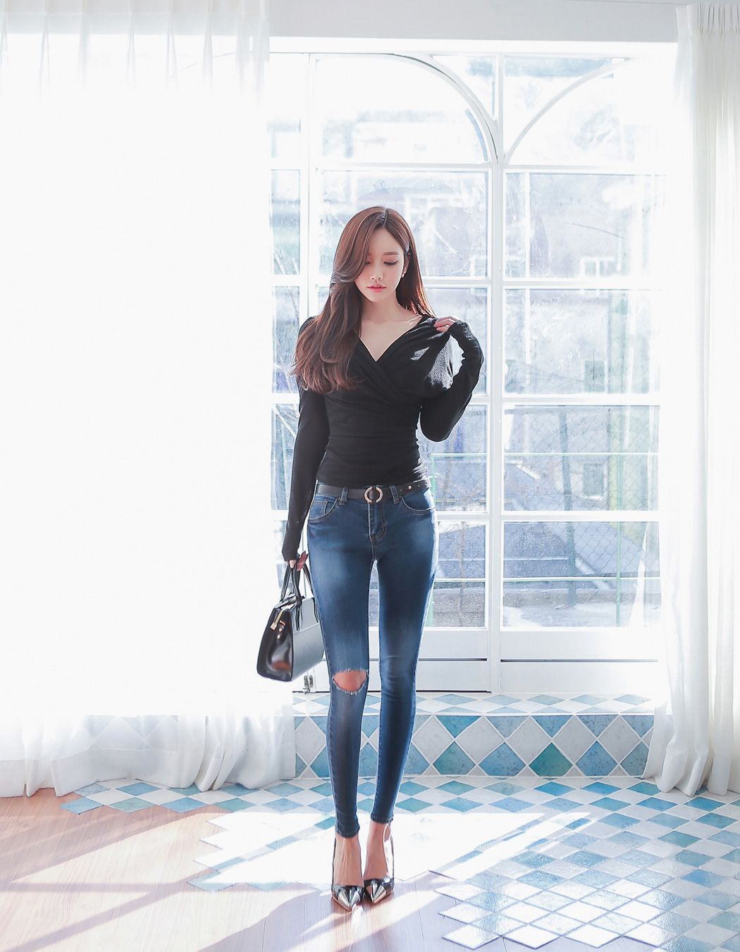 Son Yoon Joo 2017 Beautiful Legs Temperament Picture and Photo 159 Son Yoon Joo 2017 Beautiful Legs Temperament Picture and Photo