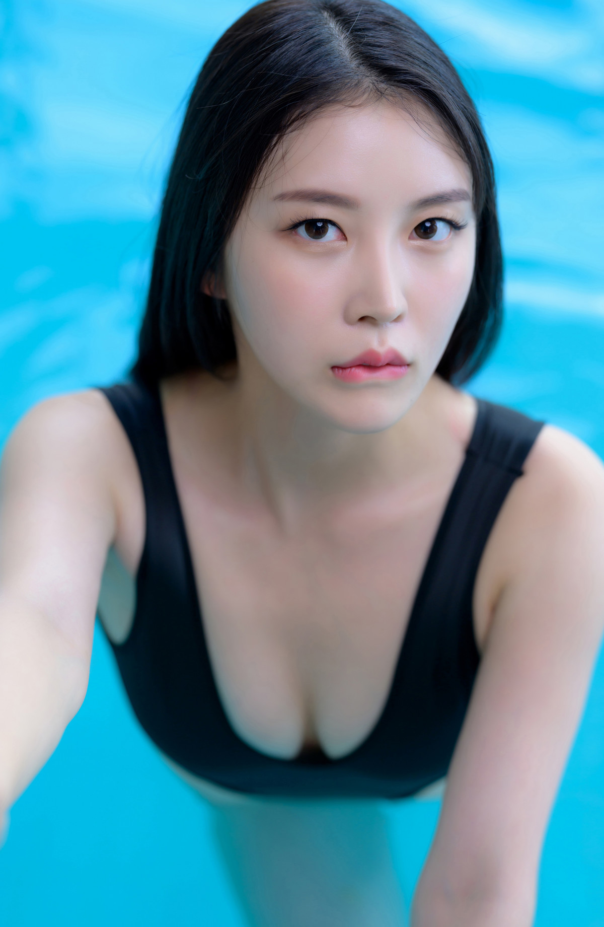 Suhee 주희, Baeksultang 백설탕, Photobook “Swimsuit”