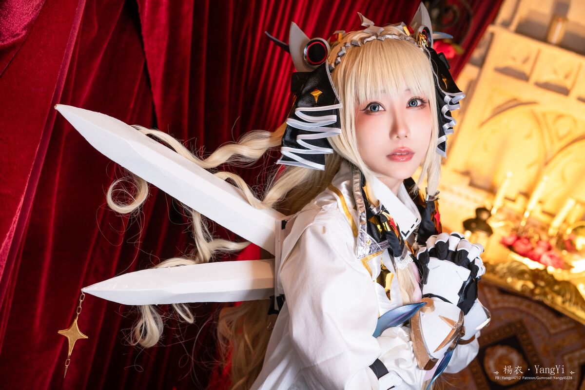 Coser@杨衣 Yangyi – Crown