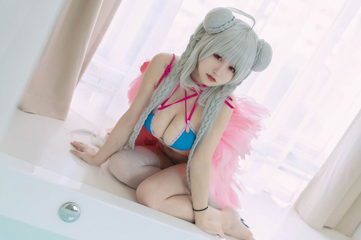 Coser@小仓千代w – Awesome Swimsuit