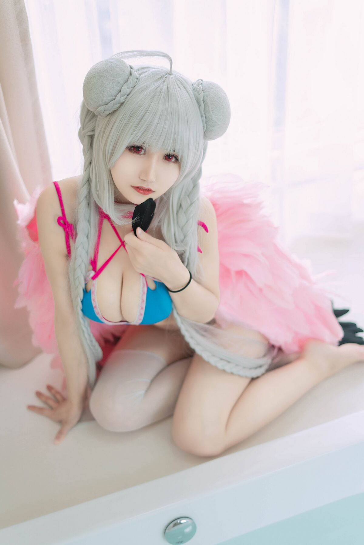 Coser@小仓千代w – Awesome Swimsuit