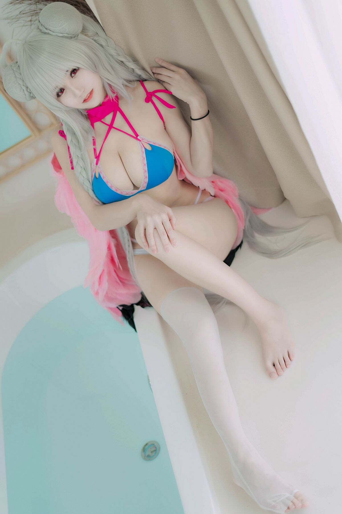 Coser@小仓千代w – Awesome Swimsuit