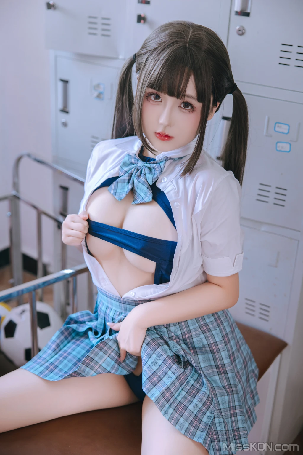 Coser@日奈娇: 更衣室