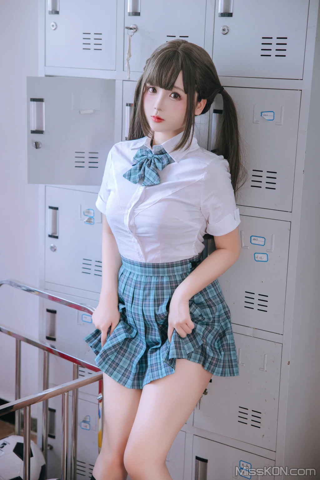 Coser@日奈娇: 更衣室