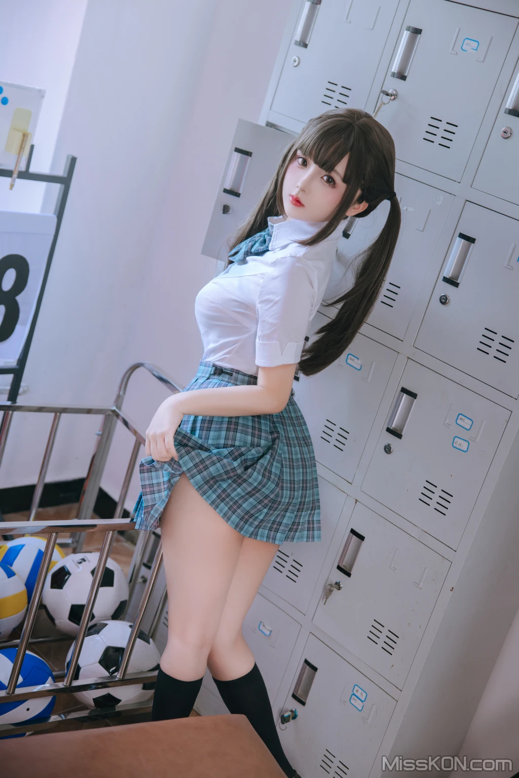 Coser@日奈娇: 更衣室